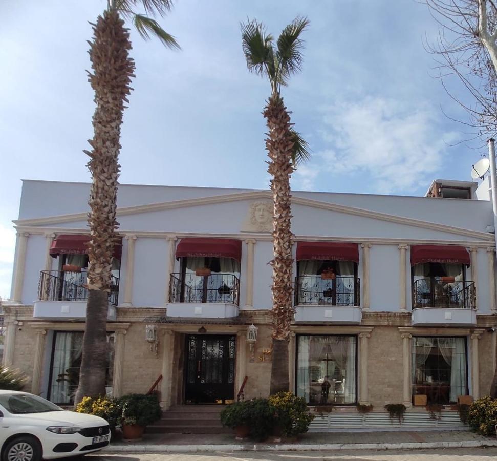 Saint John Hotel 3*