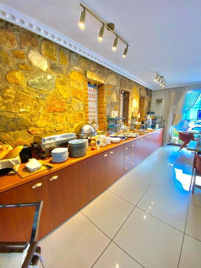Saint John Hotel 3*