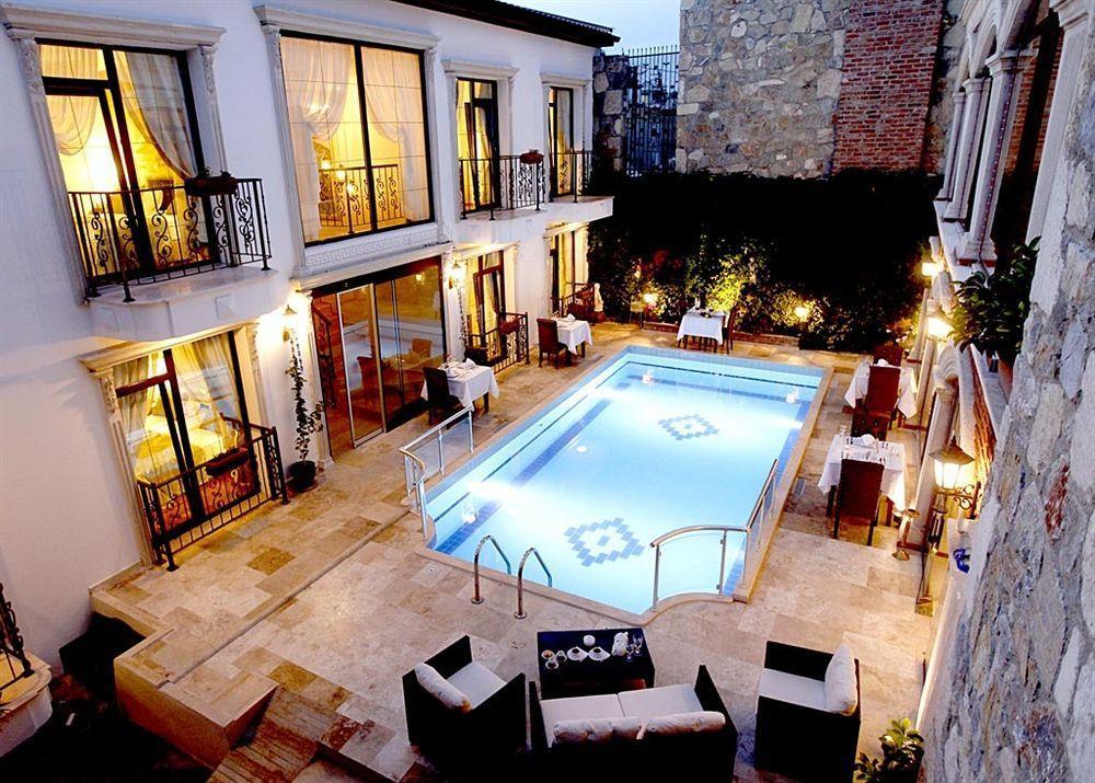 Saint John Hotel 3*