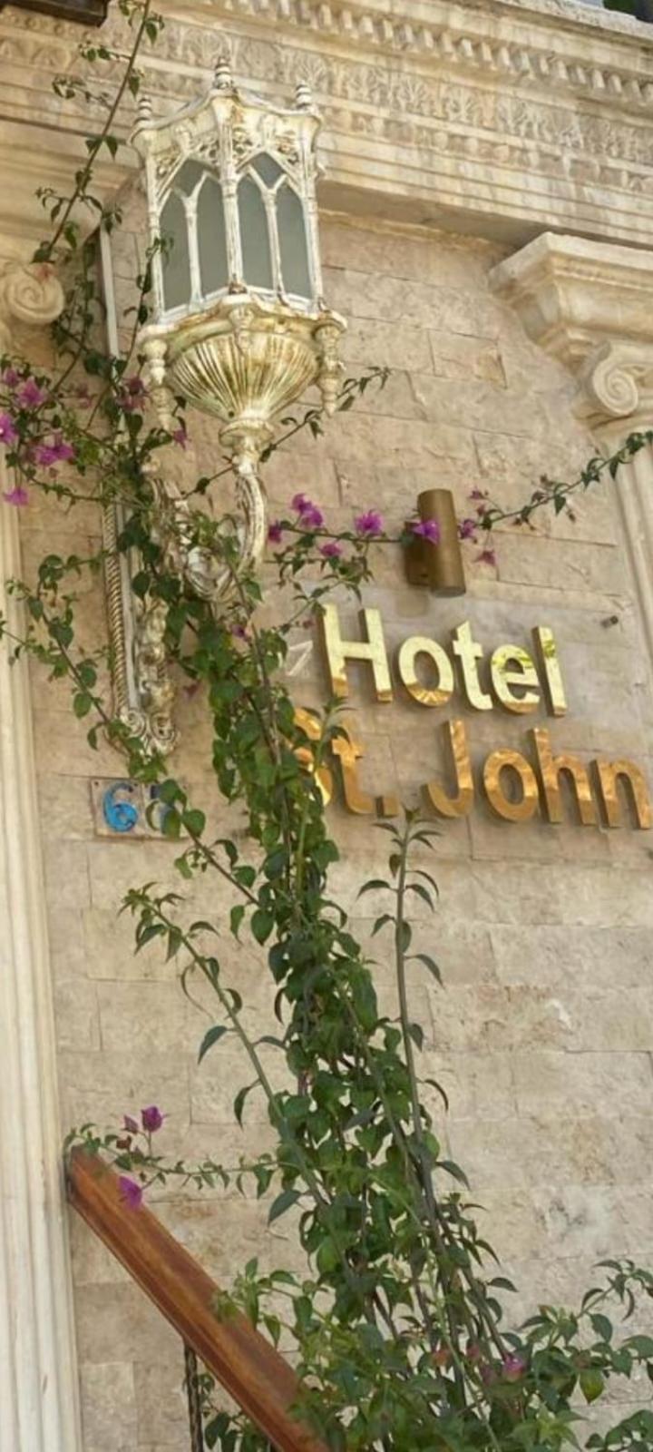 Saint John 3*